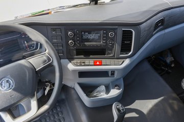 ��������Q300Max 8.5L���� 400���� 4X2 ��ʿ��12�� ǣ����ͼƬ