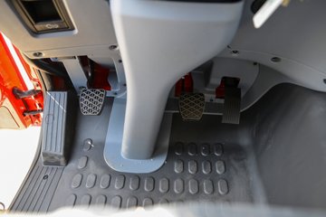 ��������Q300Max 8.5L���� 400���� 4X2 ��ʿ��12�� ǣ����ͼƬ