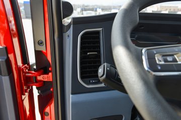 ��������Q300Max 8.5L���� 400���� 4X2 ��ʿ��12�� ǣ����ͼƬ