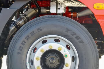 ��������Q300Max 8.5L���� 400���� 4X2 ��ʿ��12�� ǣ����ͼƬ