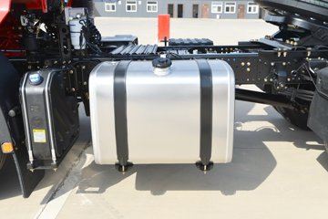 ��������Q300Max 8.5L���� 400���� 4X2 ��ʿ��12�� ǣ����ͼƬ