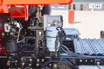 ��������Q300Max 8.5L���� 400���� 4X2 ��ʿ��12�� ǣ����ͼƬ