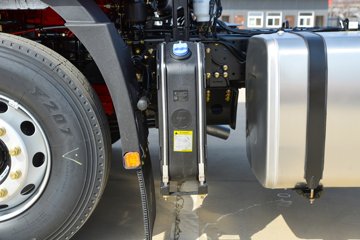 ��������Q300Max 8.5L���� 400���� 4X2 ��ʿ��12�� ǣ����ͼƬ