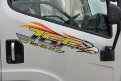 解放 J6F 180马力 5.4米排半仓栅式载货车