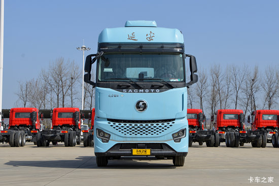 �������ó� �Ӱ�S700 ������ 14.5L CNG 580���� 6X4 Ӯ��12�� AMT�Զ��� �߶�˫�� ǣ����