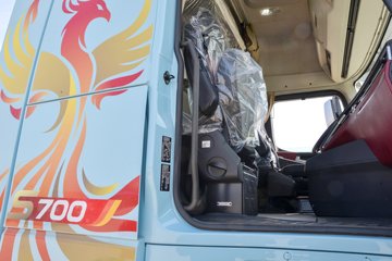 �������ó��Ӱ�S700 14.5L LNG 580���� 6X4 Ӯ��12�� AMT�Զ��� ǣ����(����ƿ)ͼƬ