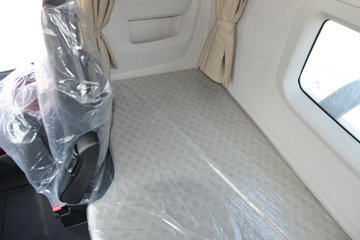 �������ó��Ӱ�S700 14.5L LNG 580���� 6X4 Ӯ��12�� AMT�Զ��� ǣ����(����ƿ)ͼƬ
