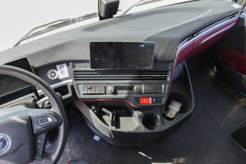 �������ó��Ӱ�S700 14.5L LNG 580���� 6X4 Ӯ��12�� AMT�Զ��� ǣ����(����ƿ)ͼƬ