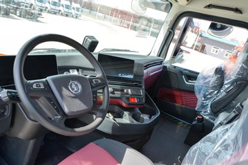 �������ó��Ӱ�S700 14.5L LNG 580���� 6X4 Ӯ��12�� AMT�Զ��� ǣ����(����ƿ)ͼƬ