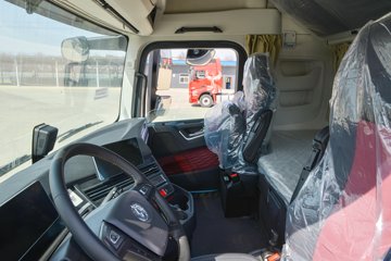 �������ó��Ӱ�S700 14.5L LNG 580���� 6X4 Ӯ��12�� AMT�Զ��� ǣ����(����ƿ)ͼƬ