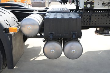 �������ó��Ӱ�S700 14.5L LNG 580���� 6X4 Ӯ��12�� AMT�Զ��� ǣ����(����ƿ)ͼƬ