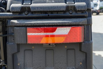 �������ó��Ӱ�S700 14.5L LNG 580���� 6X4 Ӯ��12�� AMT�Զ��� ǣ����(����ƿ)ͼƬ