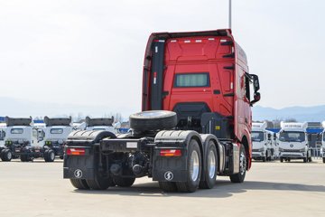 �������ó� �Ӱ�S700 14.5L���� 680���� 6X4 Ӯ��12�� AMT�Զ��� ǣ����ͼƬ