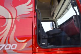 延安S700&nbsp;牵引车驾驶室                                               图片