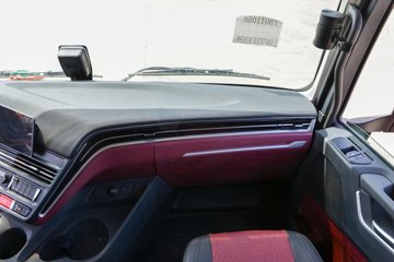 �������ó� �Ӱ�S700 14.5L���� 680���� 6X4 Ӯ��12�� AMT�Զ��� ǣ����ͼƬ