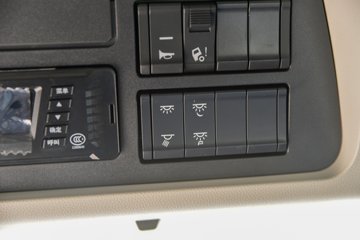 �������ó� �Ӱ�S700 14.5L���� 680���� 6X4 Ӯ��12�� AMT�Զ��� ǣ����ͼƬ