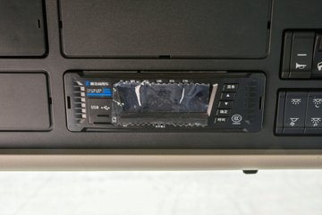 �������ó� �Ӱ�S700 14.5L���� 680���� 6X4 Ӯ��12�� AMT�Զ��� ǣ����ͼƬ