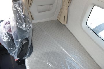 �������ó� �Ӱ�S700 14.5L���� 680���� 6X4 Ӯ��12�� AMT�Զ��� ǣ����ͼƬ