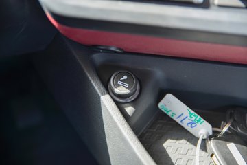 �������ó� �Ӱ�S700 14.5L���� 680���� 6X4 Ӯ��12�� AMT�Զ��� ǣ����ͼƬ