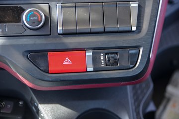 �������ó� �Ӱ�S700 14.5L���� 680���� 6X4 Ӯ��12�� AMT�Զ��� ǣ����ͼƬ