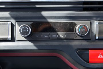 �������ó� �Ӱ�S700 14.5L���� 680���� 6X4 Ӯ��12�� AMT�Զ��� ǣ����ͼƬ