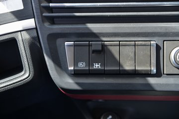�������ó� �Ӱ�S700 14.5L���� 680���� 6X4 Ӯ��12�� AMT�Զ��� ǣ����ͼƬ