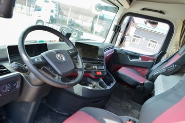 �������ó� �Ӱ�S700 14.5L���� 680���� 6X4 Ӯ��12�� AMT�Զ��� ǣ����ͼƬ