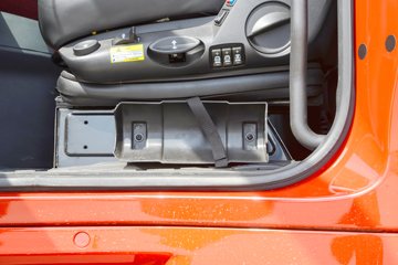 �������ó� �Ӱ�S700 14.5L���� 680���� 6X4 Ӯ��12�� AMT�Զ��� ǣ����ͼƬ