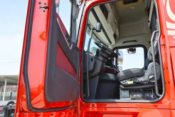 �������ó� �Ӱ�S700 14.5L���� 680���� 6X4 Ӯ��12�� AMT�Զ��� ǣ����ͼƬ