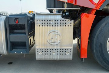 �������ó� �Ӱ�S700 14.5L���� 680���� 6X4 Ӯ��12�� AMT�Զ��� ǣ����ͼƬ