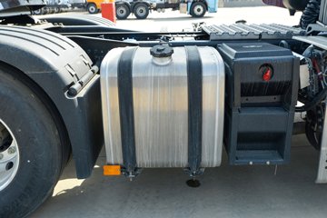 �������ó� �Ӱ�S700 14.5L���� 680���� 6X4 Ӯ��12�� AMT�Զ��� ǣ����ͼƬ