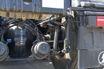 �������ó� �Ӱ�S700 14.5L���� 680���� 6X4 Ӯ��12�� AMT�Զ��� ǣ����ͼƬ
