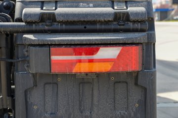 �������ó� �Ӱ�S700 14.5L���� 680���� 6X4 Ӯ��12�� AMT�Զ��� ǣ����ͼƬ