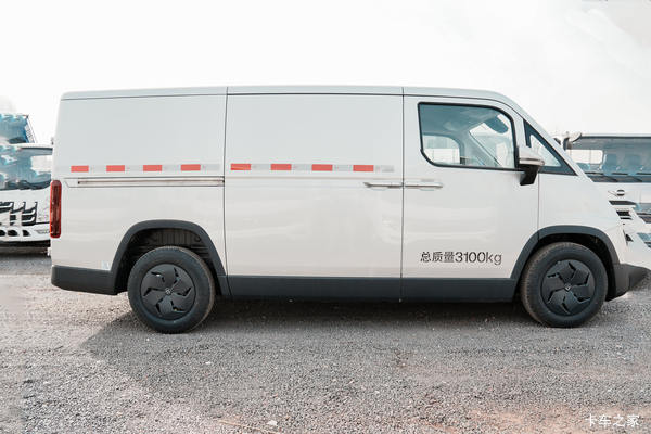 福田卡文乐福悦行版 宁德时代40.18kWh纯电封闭式货车