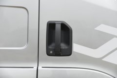 青岛解放 JK6中卡 240马力 4X2 5.2米仓栅式载货车