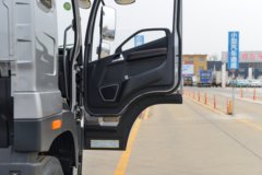 青岛解放 JK6中卡 240马力 4X2 5.2米仓栅式载货车