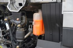 青岛解放 JK6中卡 240马力 4X2 5.2米仓栅式载货车