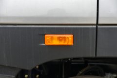 青岛解放 JK6中卡 240马力 4X2 6.8米厢式载货车