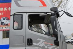 青岛解放 JK6中卡 240马力 4X2 6.8米厢式载货车
