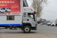 青岛解放 JK6中卡 240马力 4X2 6.8米厢式载货车