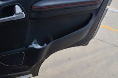 青岛解放 JK6中卡 240马力 4X2 6.8米厢式载货车