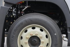 青岛解放 JK6中卡 240马力 4X2 6.8米厢式载货车