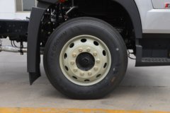 青岛解放 JK6中卡 240马力 4X2 6.8米厢式载货车