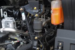 青岛解放 JK6中卡 240马力 4X2 6.8米厢式载货车