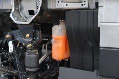 青岛解放 JK6中卡 240马力 4X2 6.8米厢式载货车
