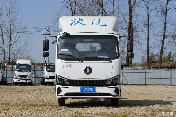 陕汽商用车德龙G200 2.5L柴油 180马力 法士特10档 3.82米排半仓栅式轻卡