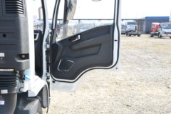 陕汽商用车 德龙G300 163马力 4X2 4.06米冷藏车(法士特8档)