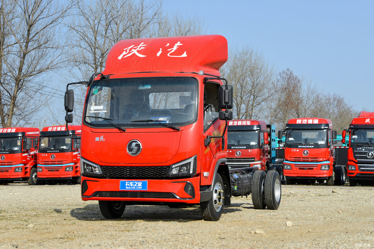 陕汽商用车 德龙G200 2.5L柴油 155马力 法士特6档 4.18米单排栏板轻卡