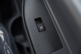 蓝擎·龙N&nbsp;载货车驾驶室                                               图片