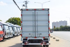 重汽HOWO轻卡统帅PRO 2.5L柴油 170马力 8档 4.15米单排厢式轻卡